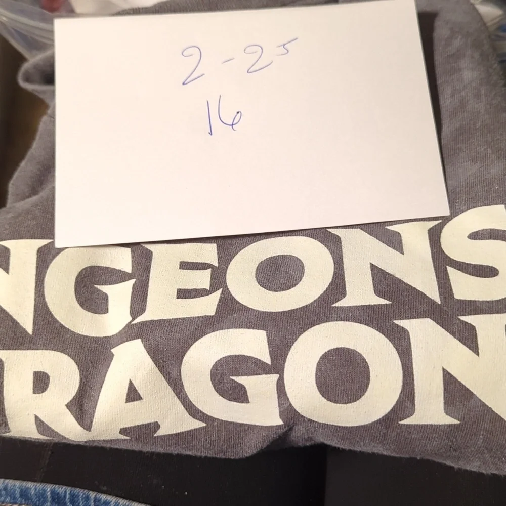 Dungeons & Dragons Gray T-Shirt Medium